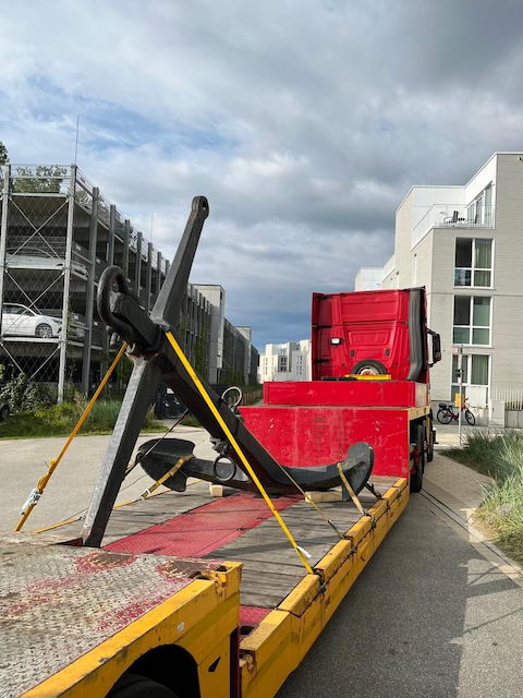 PAMIR Heckanker für die PEKING beim Transport aus Travemünde